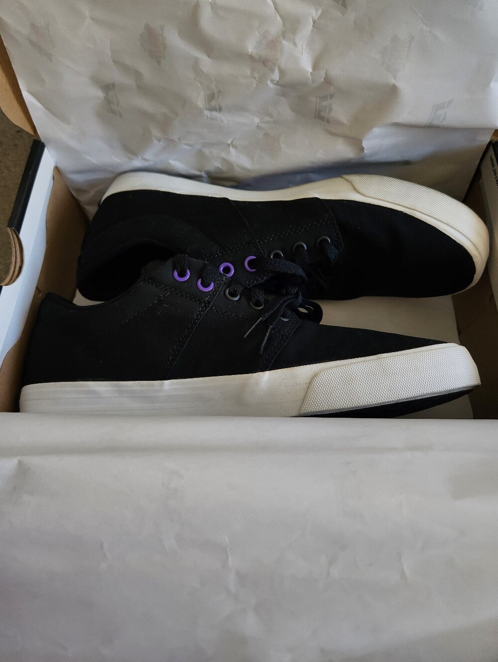 Supra Black Low-Top Loafers with White Sole and Purple Eyelets - Picture 4 of 6